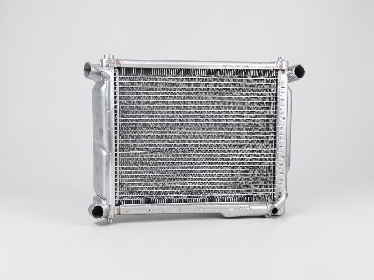 Aluminium automotive radiator for engine cooling replacement
